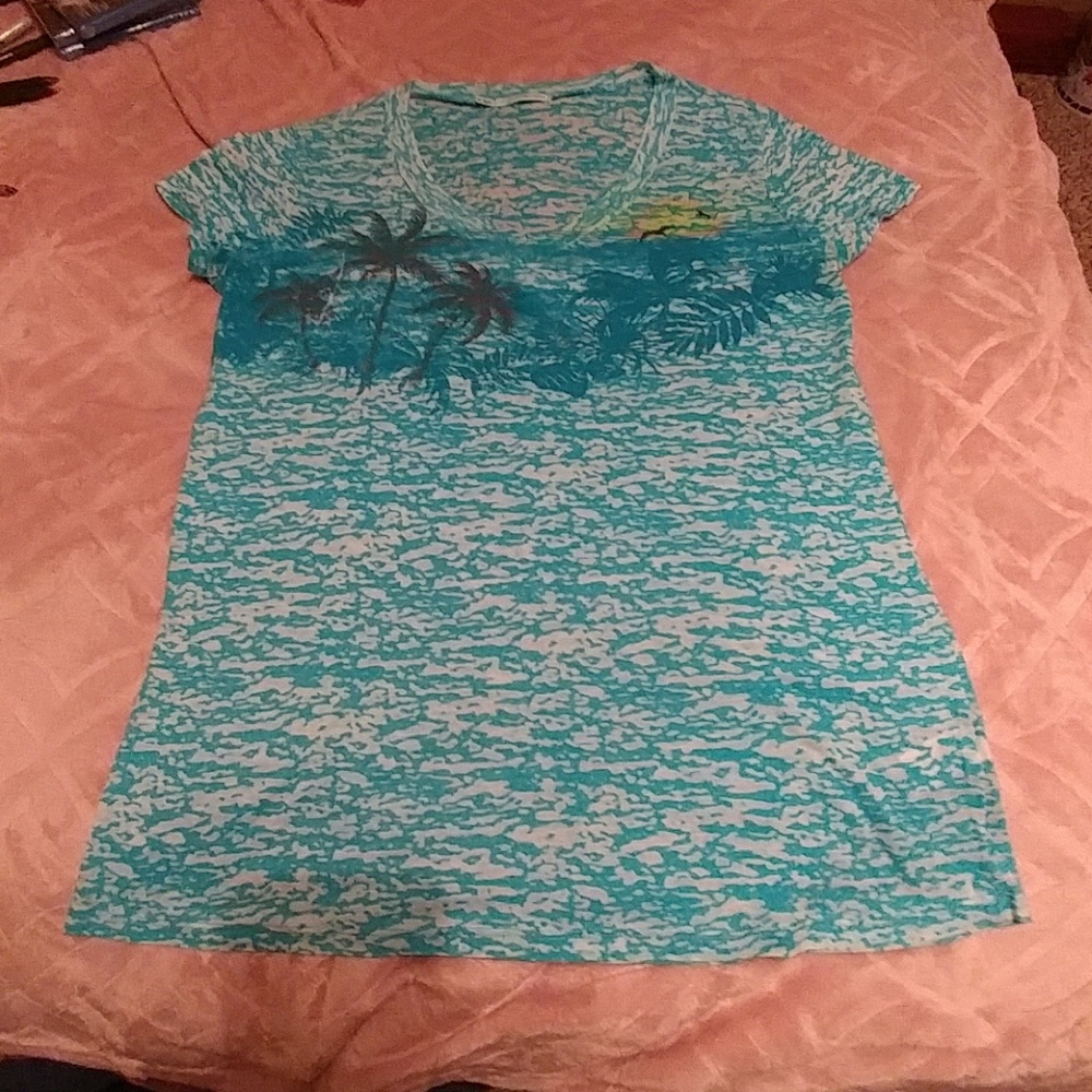 Maurices tropical scene teal & white t-shirt Sz XL